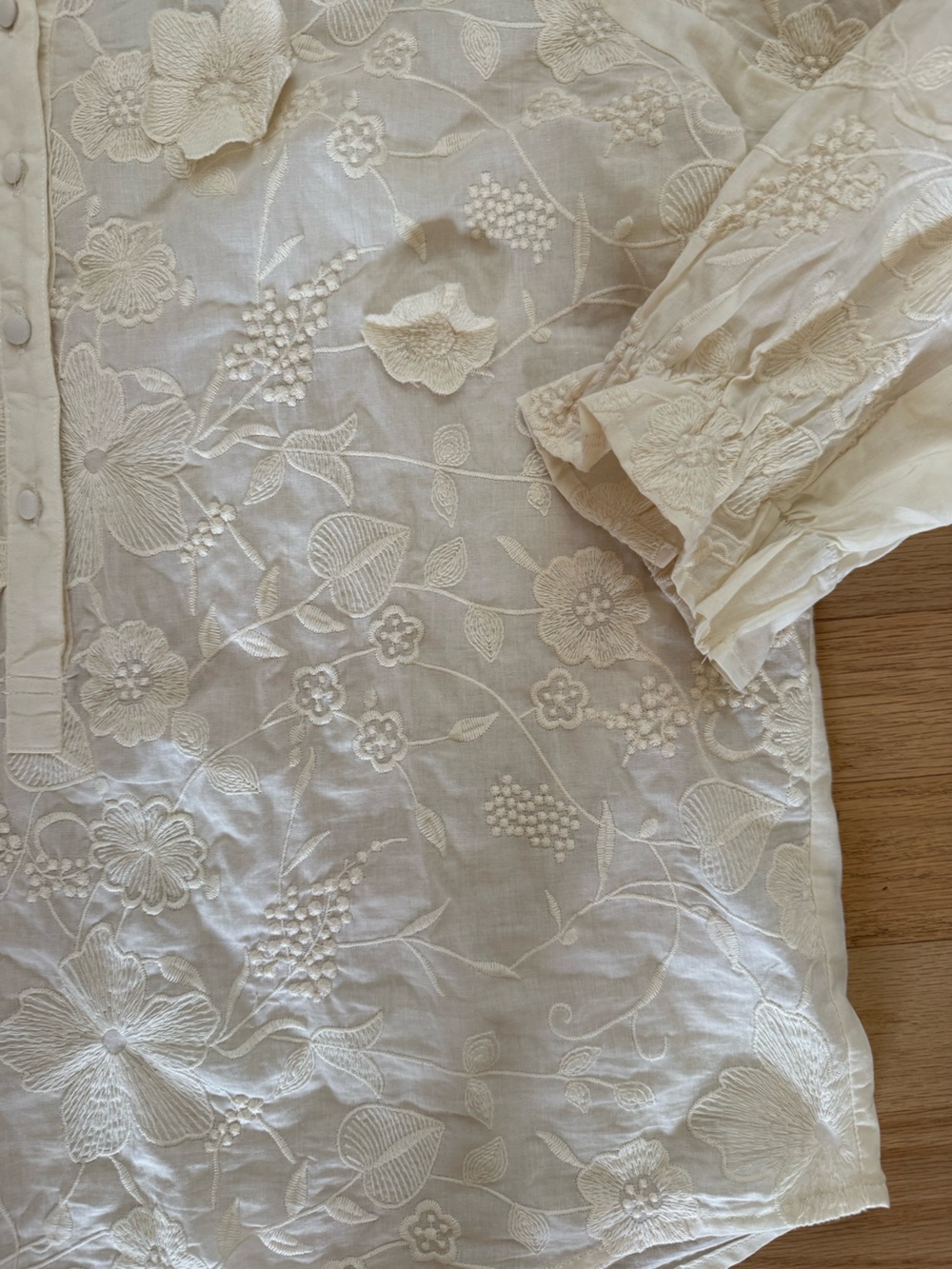 Hester & Orchard Medium Beige Floral Embroidered 100% Cotton V Neck Blouse - Picture 3 of 6